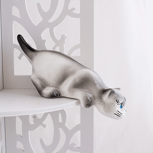 Кот на полку Хулиган 24 см белый с серым глянцевый