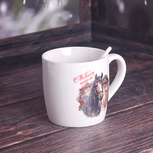 Кружка с ложкой Символ года 2026 Лошадь 200 мл снежная