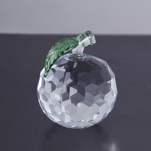 Фигурка хрустальная Яблоко 6 см прозрачное с зеленым