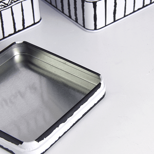 Банка для чая 1,45 л рисунок флора белая с черным