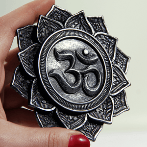 Подставка для благовоний Лотос Ом 10 см античное серебро