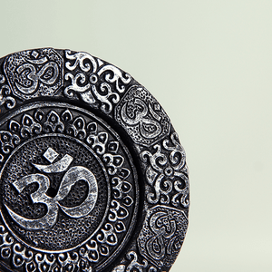 Подставка для благовоний Ом 10 см античное серебро