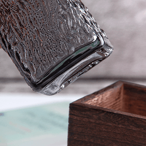 Ваза Герда Квадро 25 см дымчатая на деревянном основании Премиум