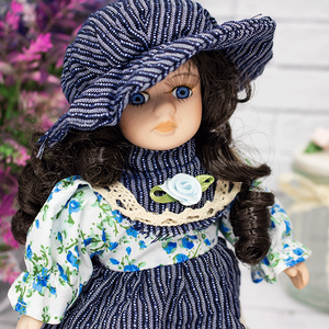 Кукла Девочка 20 см сине-белое платье в цветочек и в полоску
