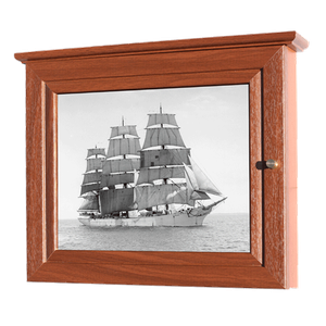 Ключница настенная на 9 крючков 33х26 см Парусник вишня