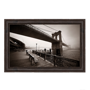 Картина Пирс под Бруклинским мостом 113х73 см темная рама