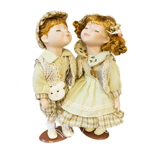 Куклы пара Поцелуй 32 см оливковый костюм