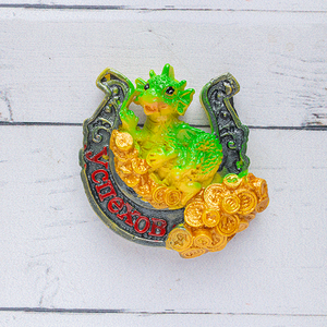 Магнит Символ года 2024 Дракон на подкове Успехов 5 см зеленый