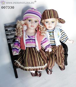 Куклы на скамейке 31*30*21см Цв полоска фарф+текс