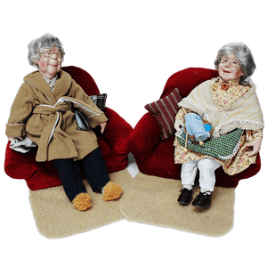 Куклы Бабушка c Дедушкой на кресле 2х39см