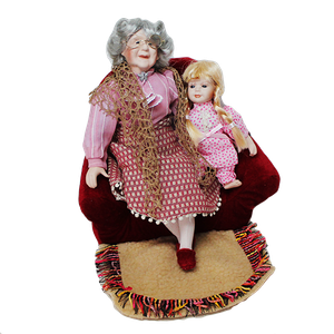 Куклы Бабушка с шалью  в кресле с Внучкой 31х36см